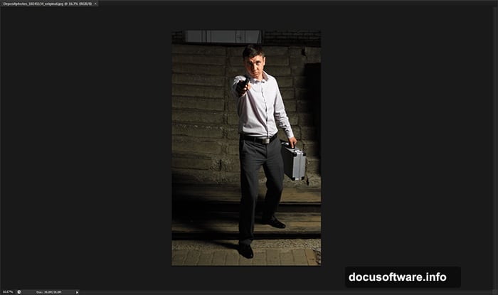 Solid black background Color Fill layer placed beneath photo layer